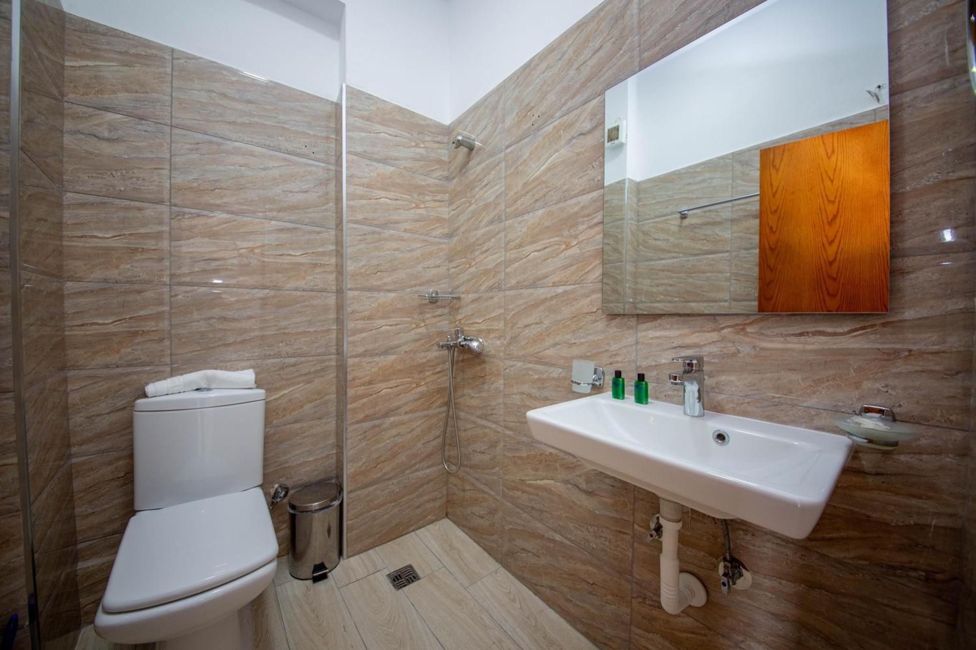 Hotel Keliani Sarandë エクステリア 写真