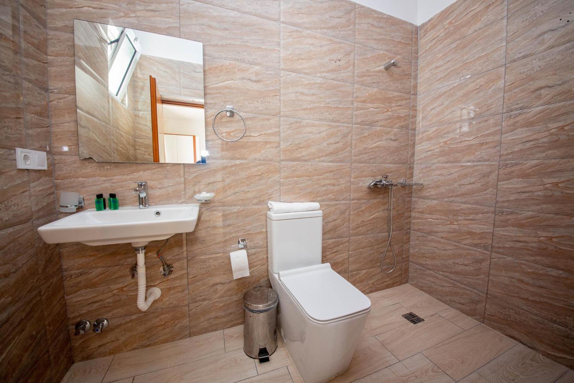 Hotel Keliani Sarandë エクステリア 写真